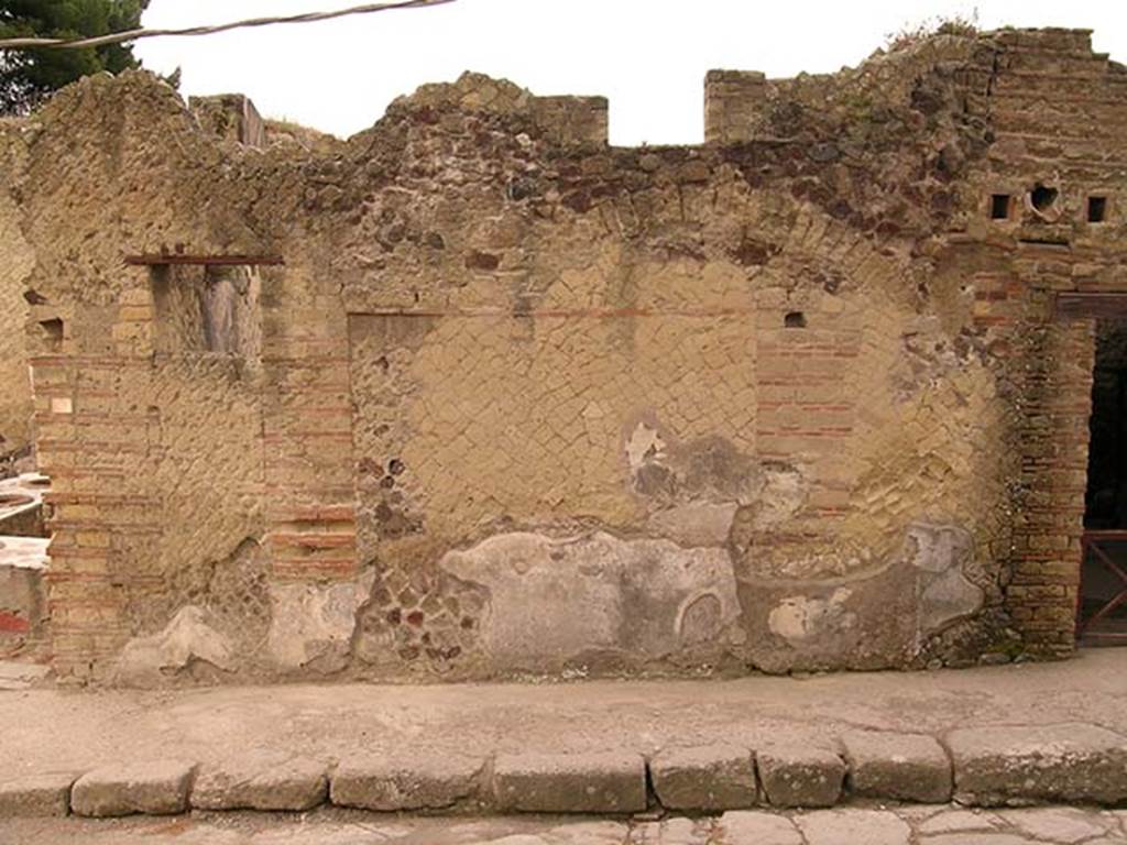 Decumanus Inferiore, south side, Herculaneum. May 2005. Exterior façade between IV.15, on left, and IV.14, on right.
Photo courtesy of Nicolas Monteix.